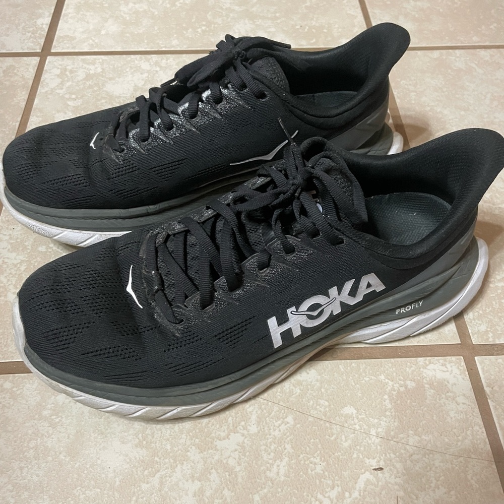 Hoka Mach 4 Running Shoes 10D Black/White